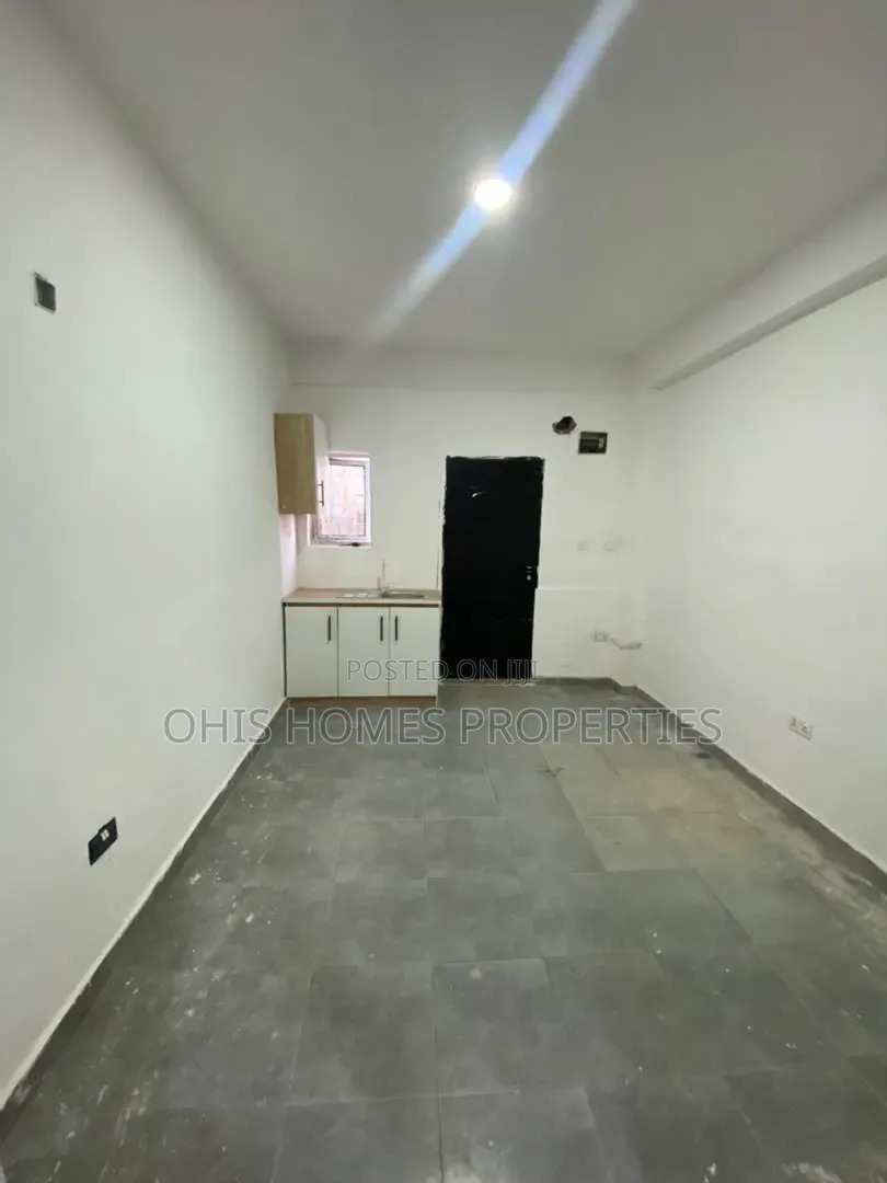 Studio Apartment in Osapa london for rent