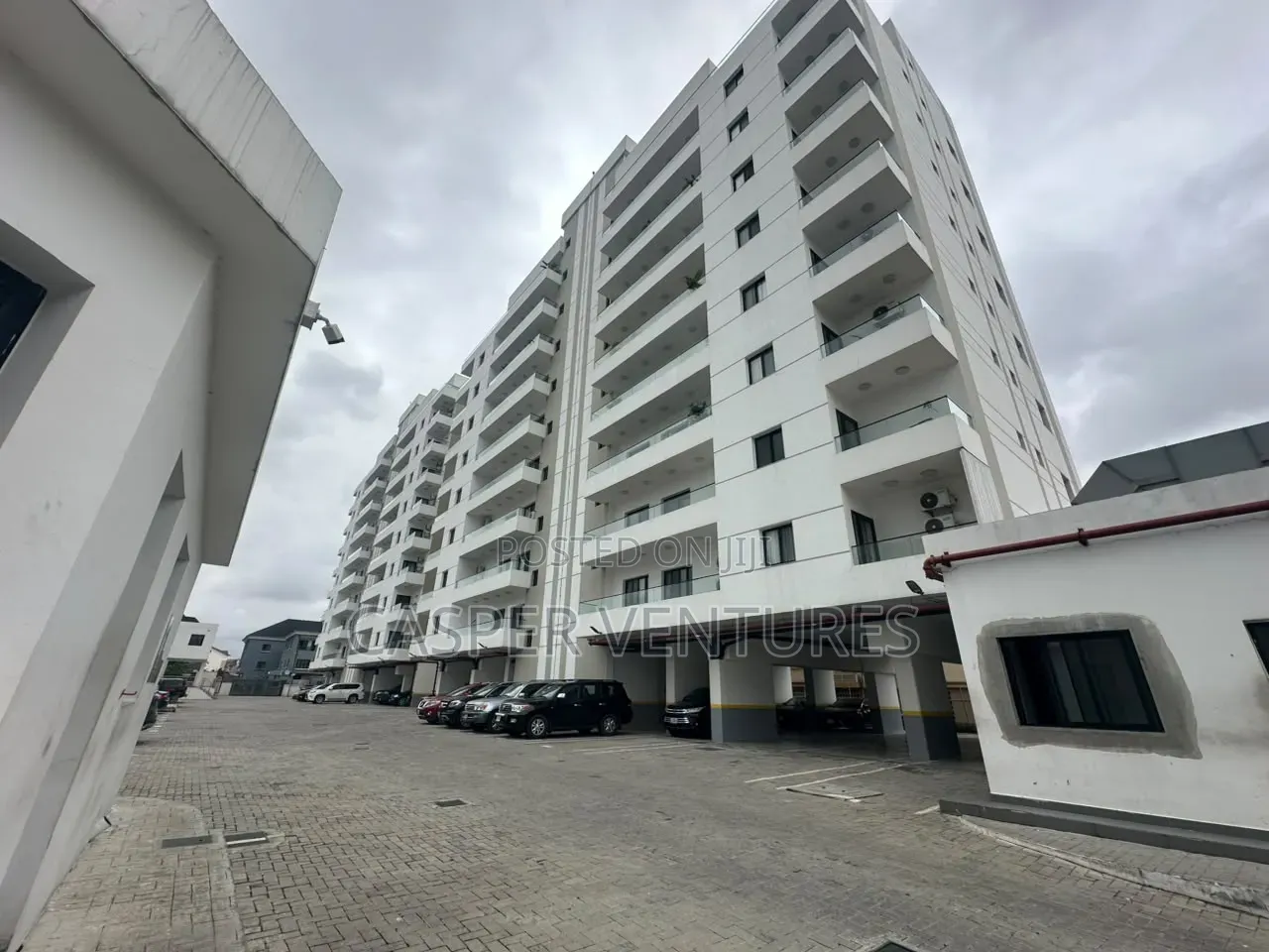 4bdrm Apartment in Banana Island for rent