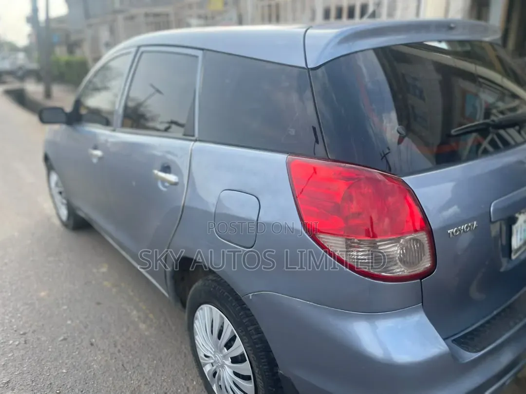 Toyota Matrix Standard FWD (1.8L 4cyl 5M) 2004 Blue