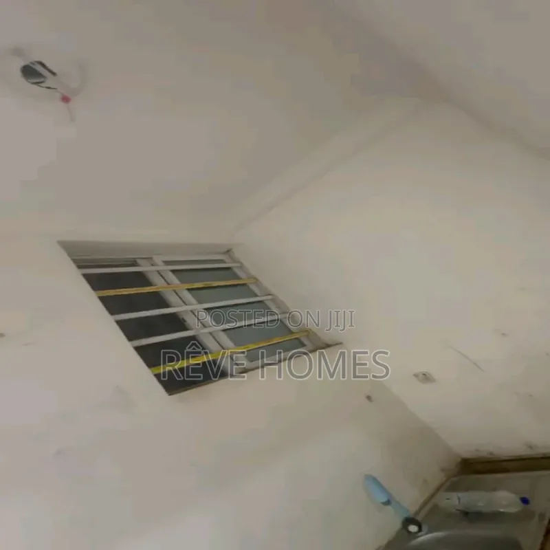 Studio Apartment in Fola Agoro for rent