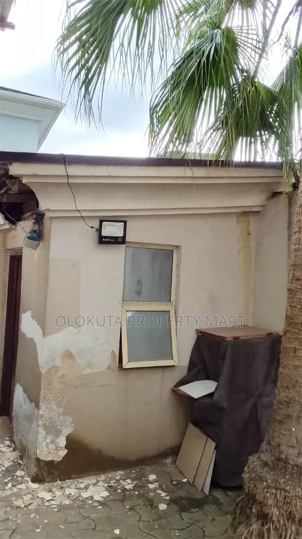 Polystyrene Board and Parapet