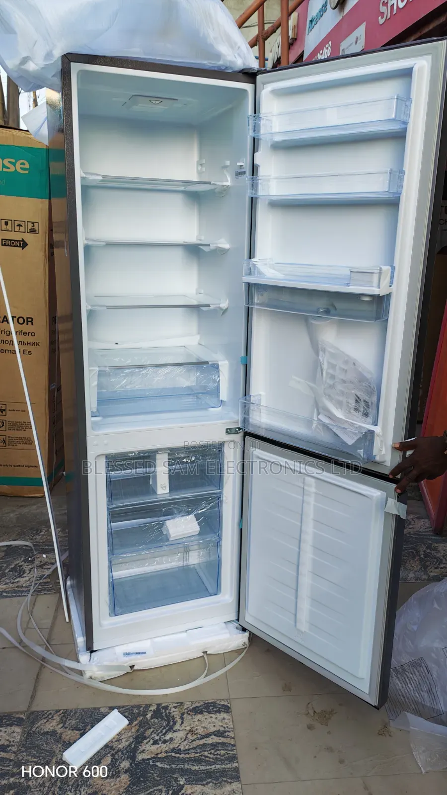 New Hisense 264 Litres Double Door With Water Dispenser > 2 Yrs