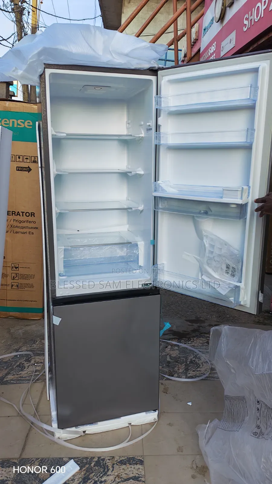 New Hisense 264 Litres Double Door With Water Dispenser > 2 Yrs