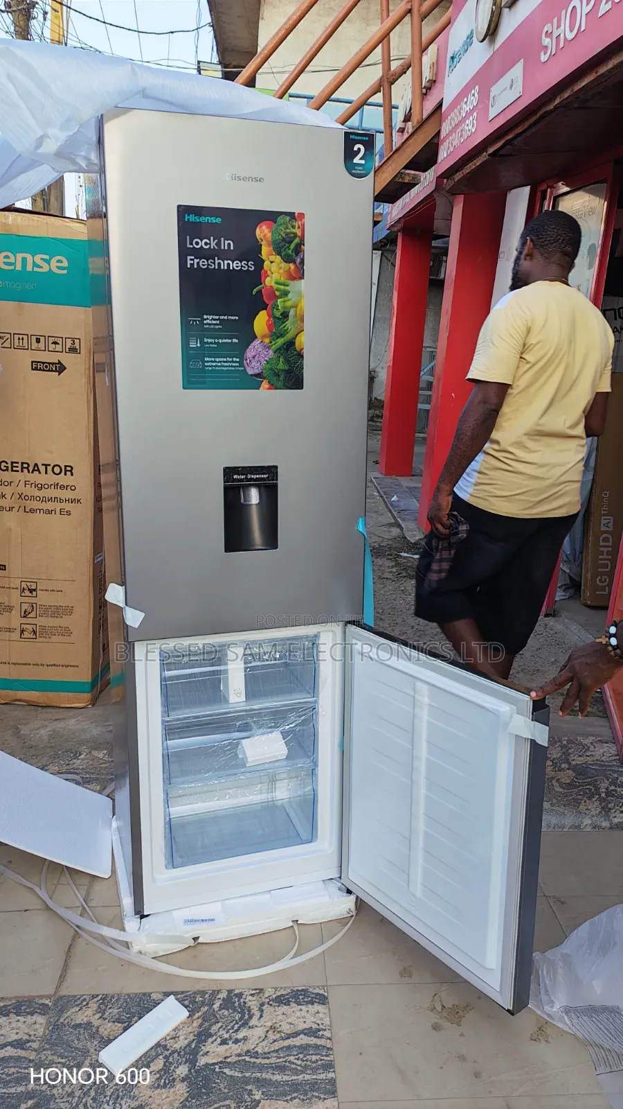 New Hisense 264 Litres Double Door With Water Dispenser > 2 Yrs
