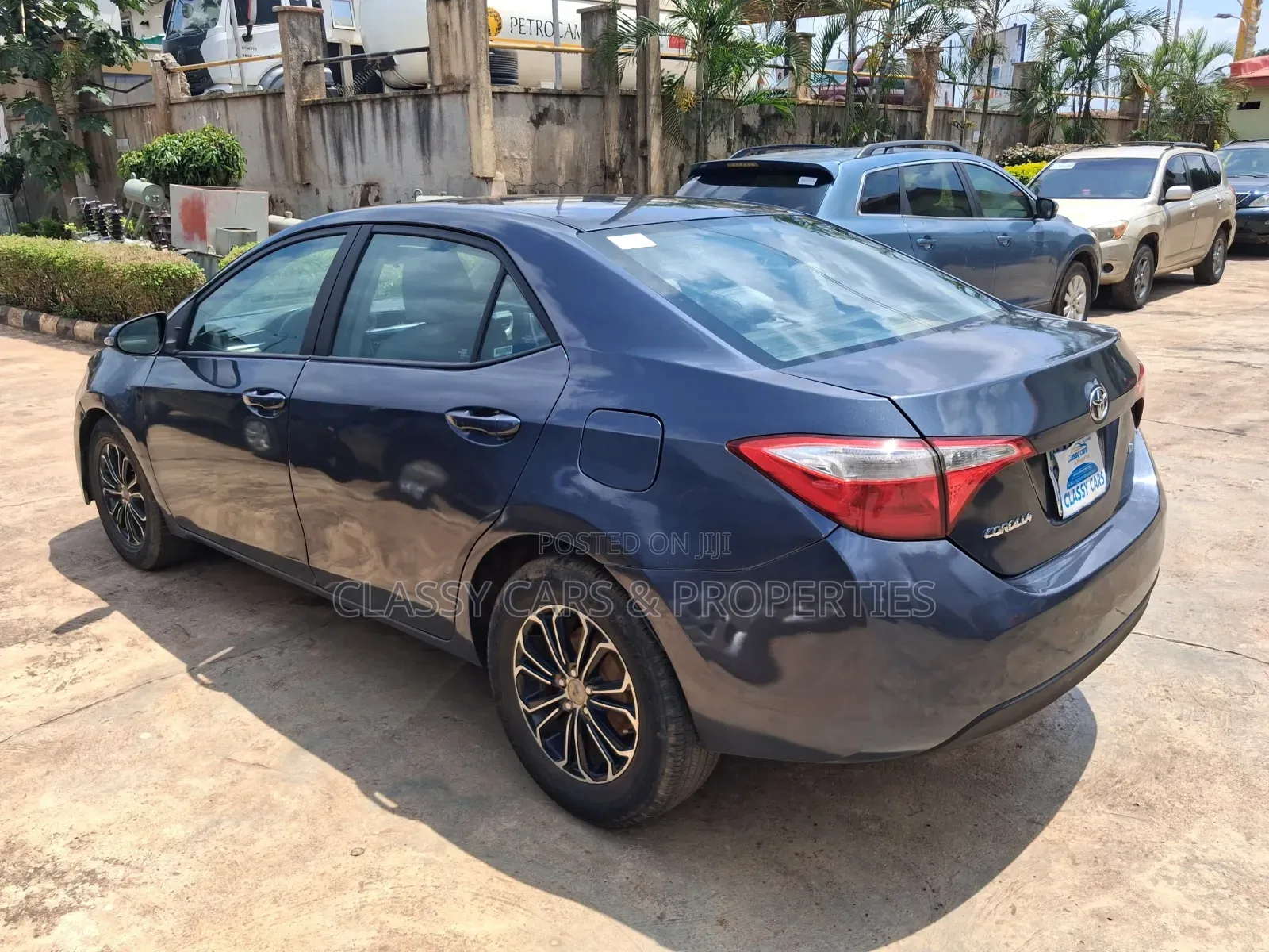 Toyota Corolla LE 4dr Sedan (1.8L 4cyl CVT) 2014 Gray