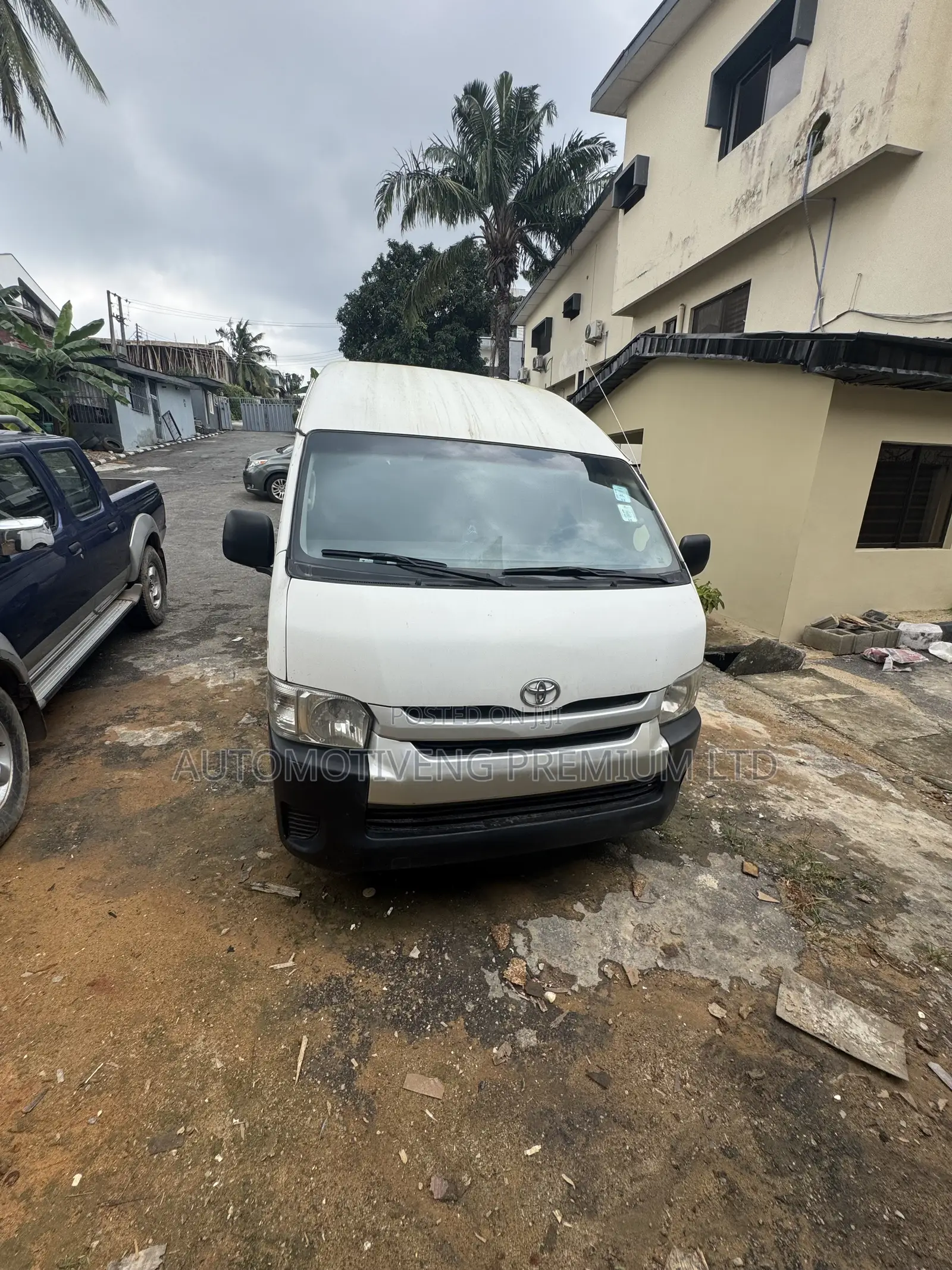 Toyota HiAce 2014 White