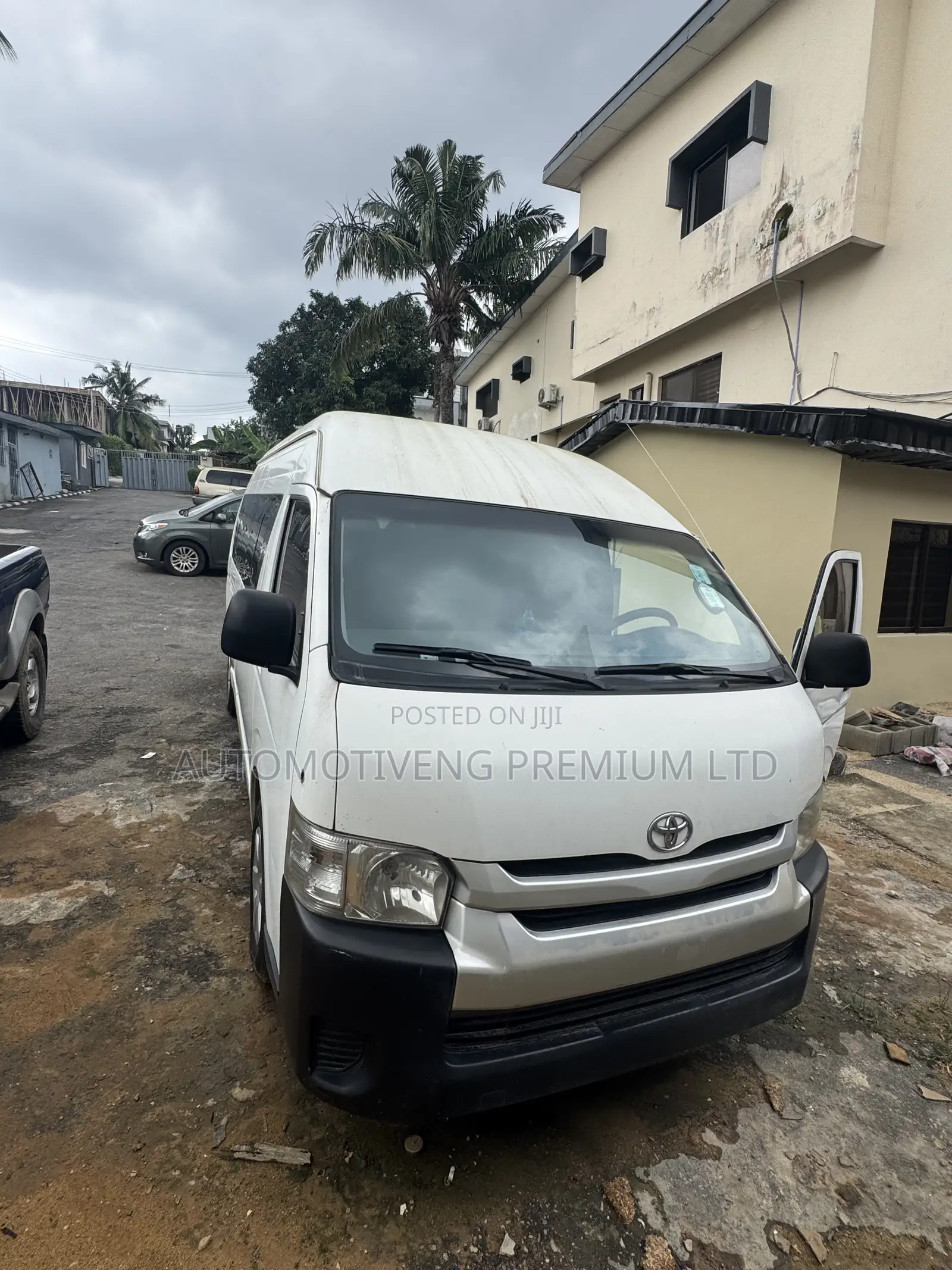 Toyota HiAce 2014 White