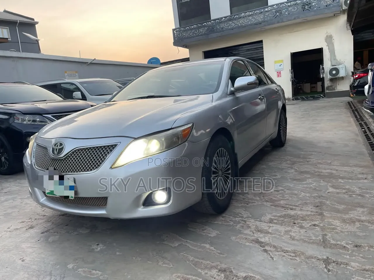 Toyota Camry LE 4dr Sedan (2.5L 4cyl 6AM) 2010 Silver