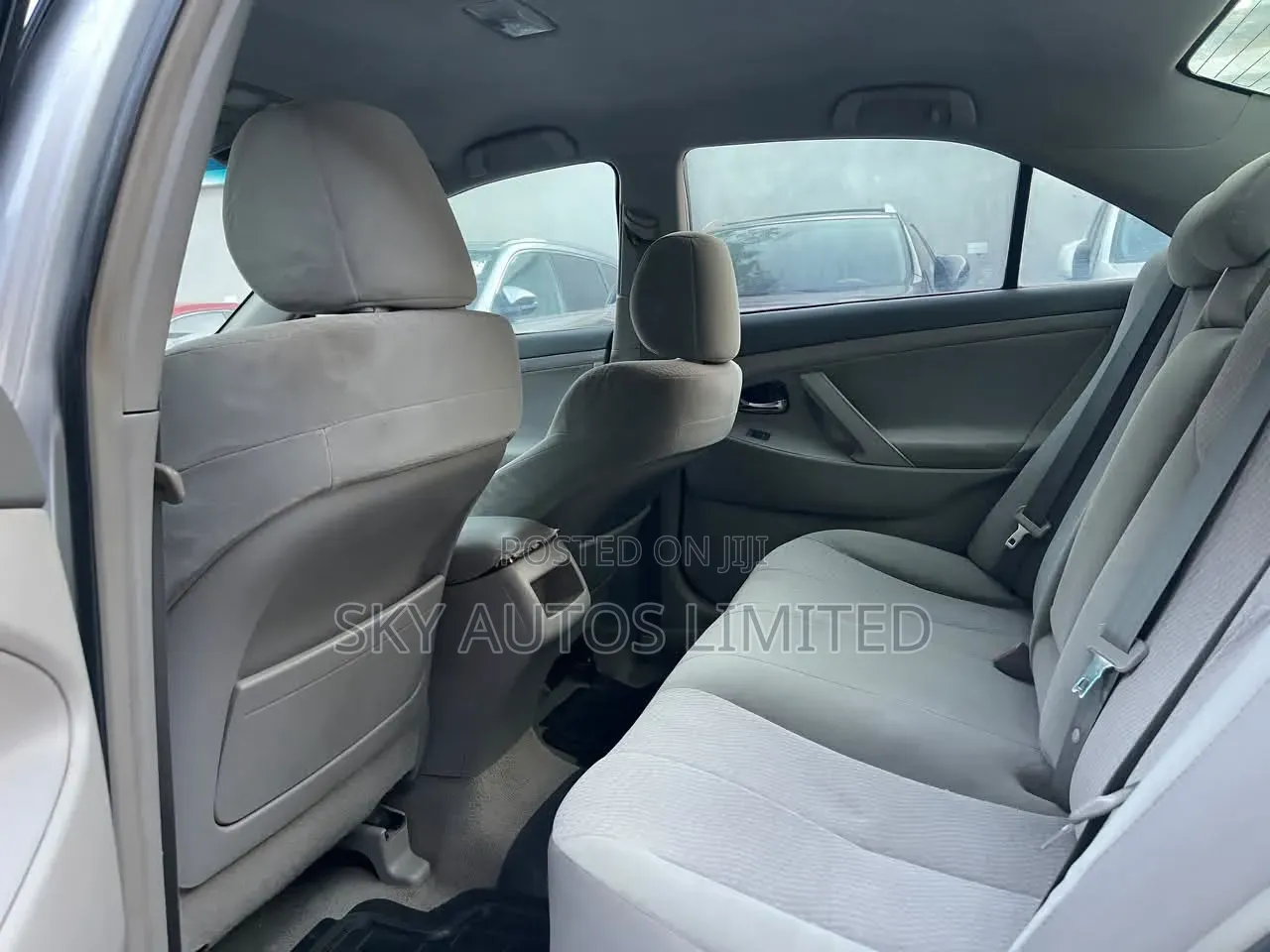 Toyota Camry LE 4dr Sedan (2.5L 4cyl 6AM) 2010 Silver
