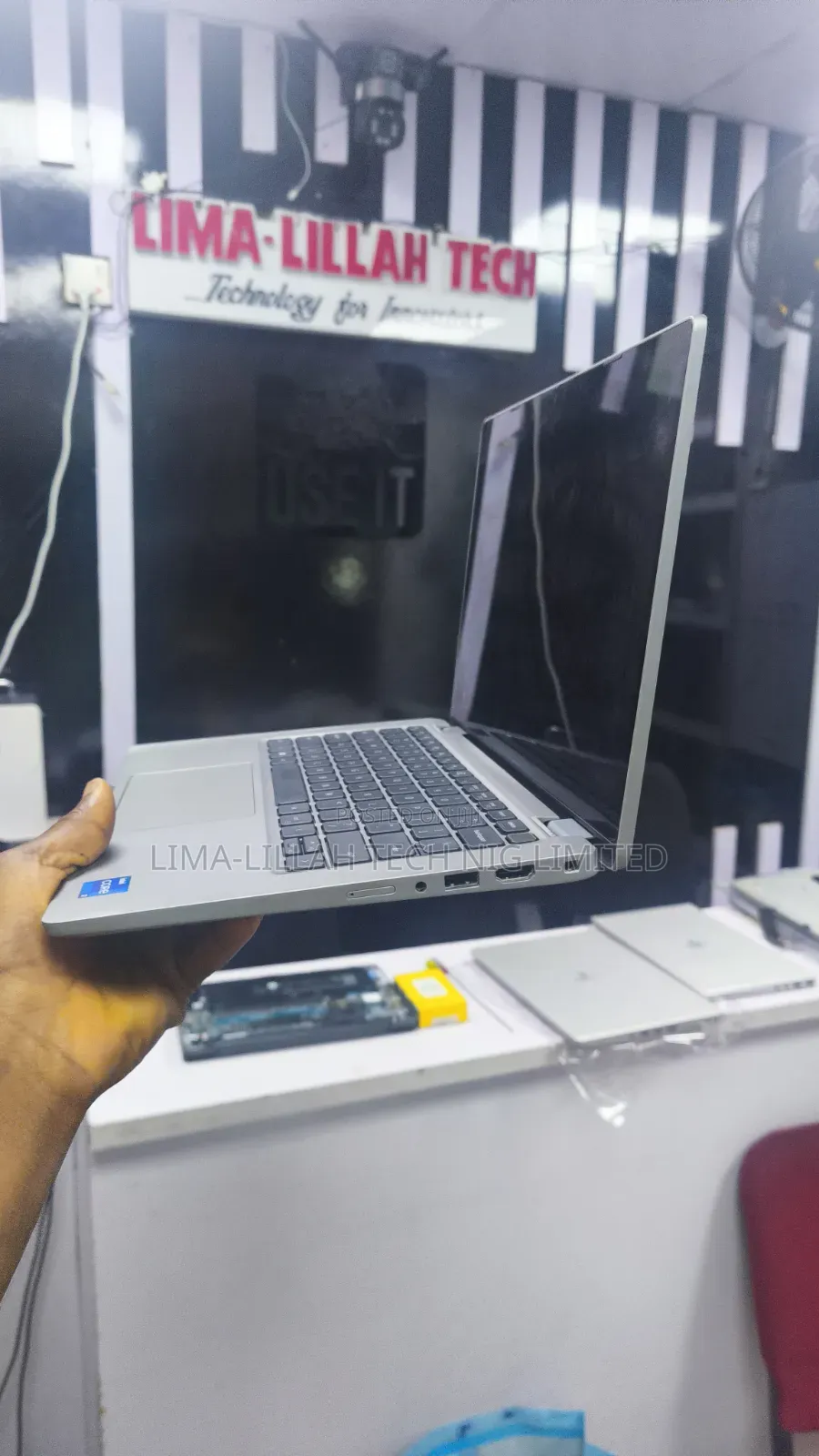Laptop Dell Latitude 5320 2-in-1 16GB Intel Core i7 SSD 512GB