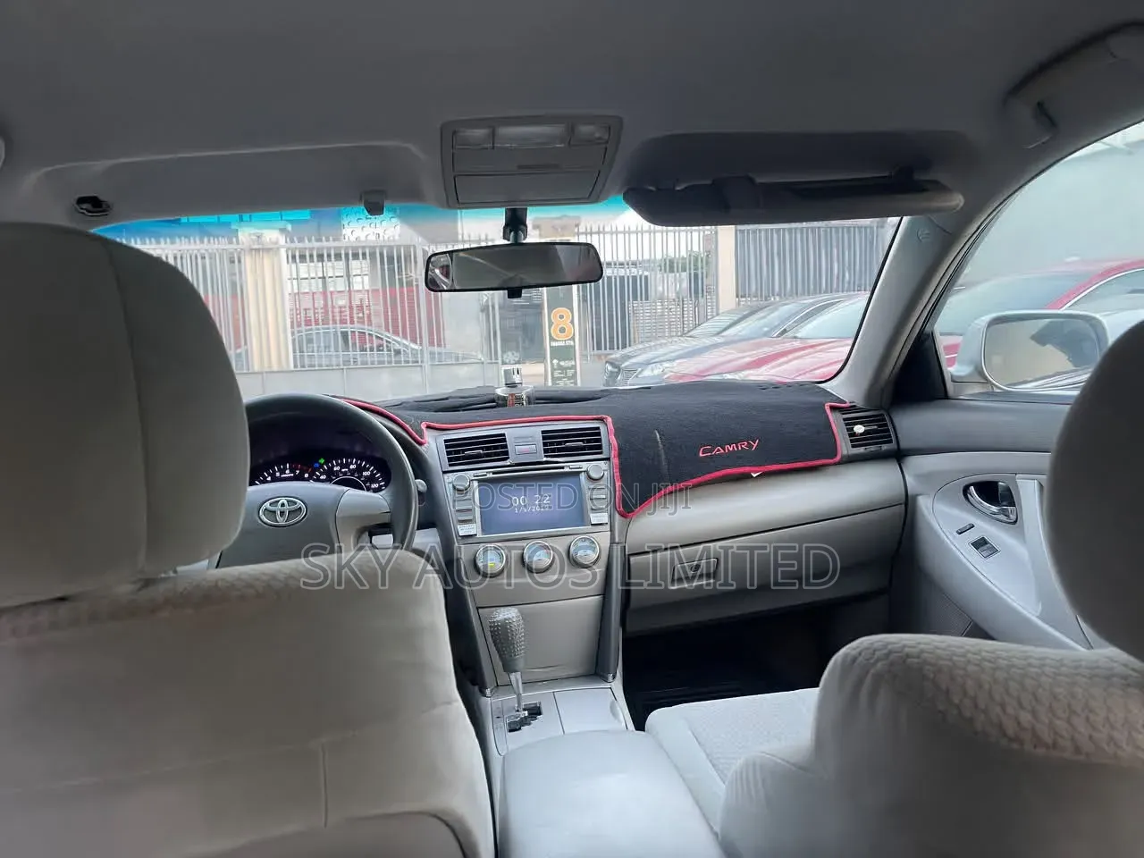 Toyota Camry LE 4dr Sedan (2.5L 4cyl 6AM) 2010 Silver