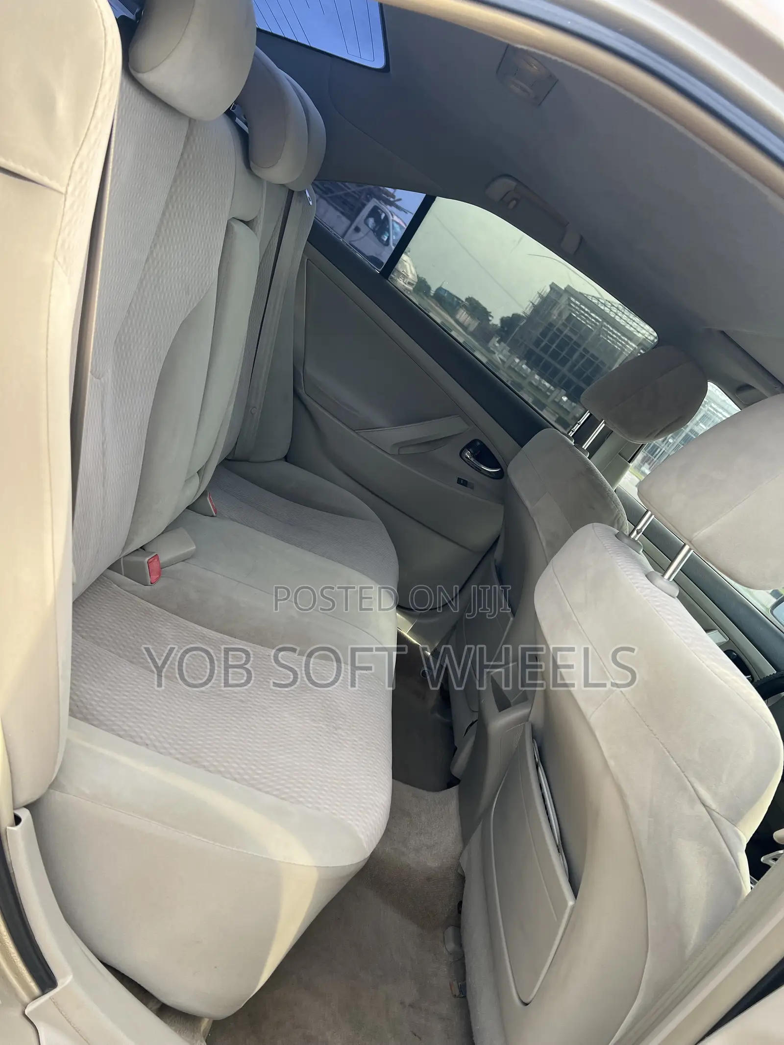 Toyota Camry LE V6 4dr Sedan (3.5L 6cyl 6A) 2011 Gold