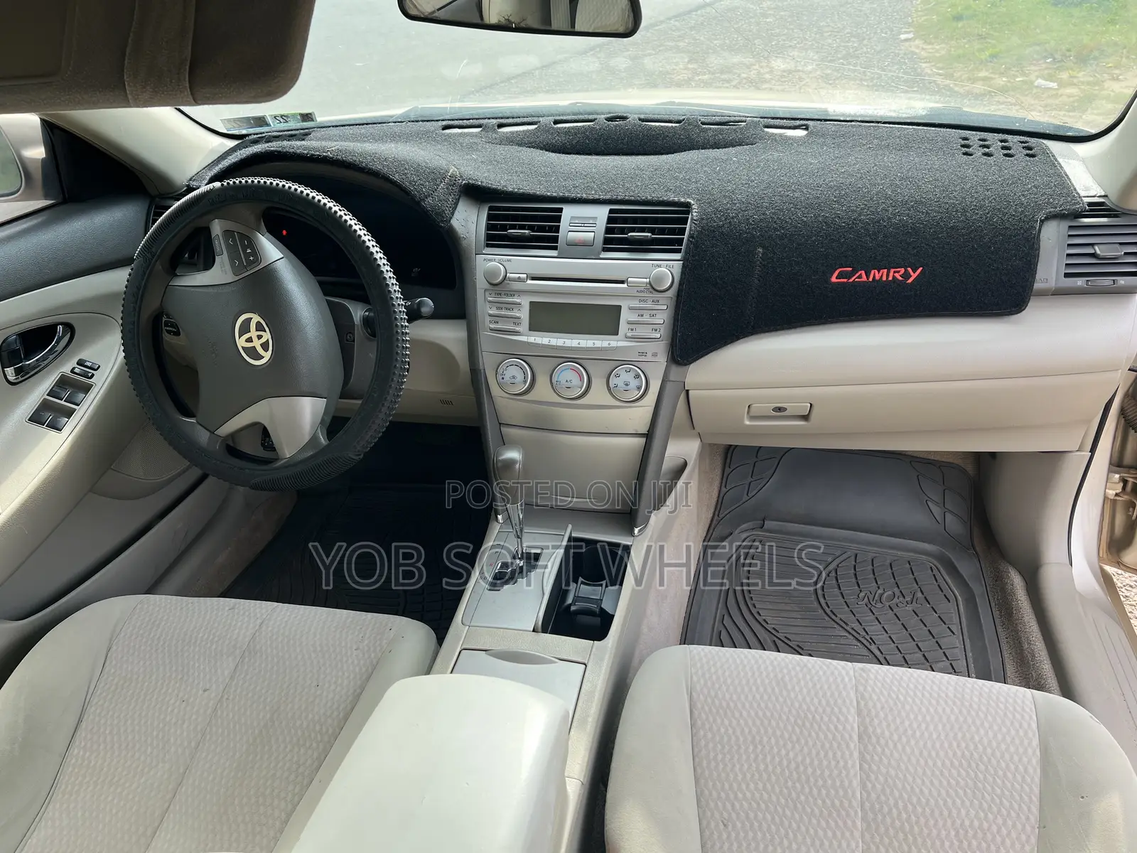 Toyota Camry LE V6 4dr Sedan (3.5L 6cyl 6A) 2011 Gold