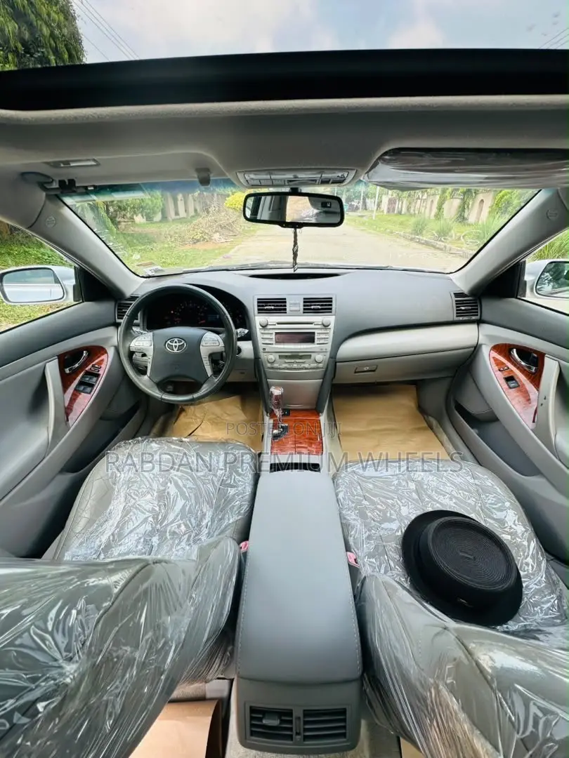 Toyota Camry XLE 4dr Sedan (2.5L 4cyl 6AM) 2010 Silver
