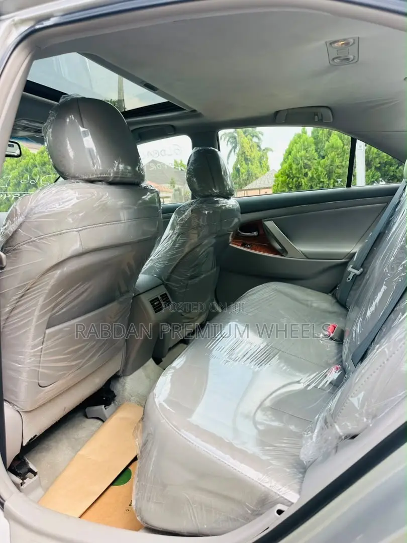 Toyota Camry XLE 4dr Sedan (2.5L 4cyl 6AM) 2010 Silver