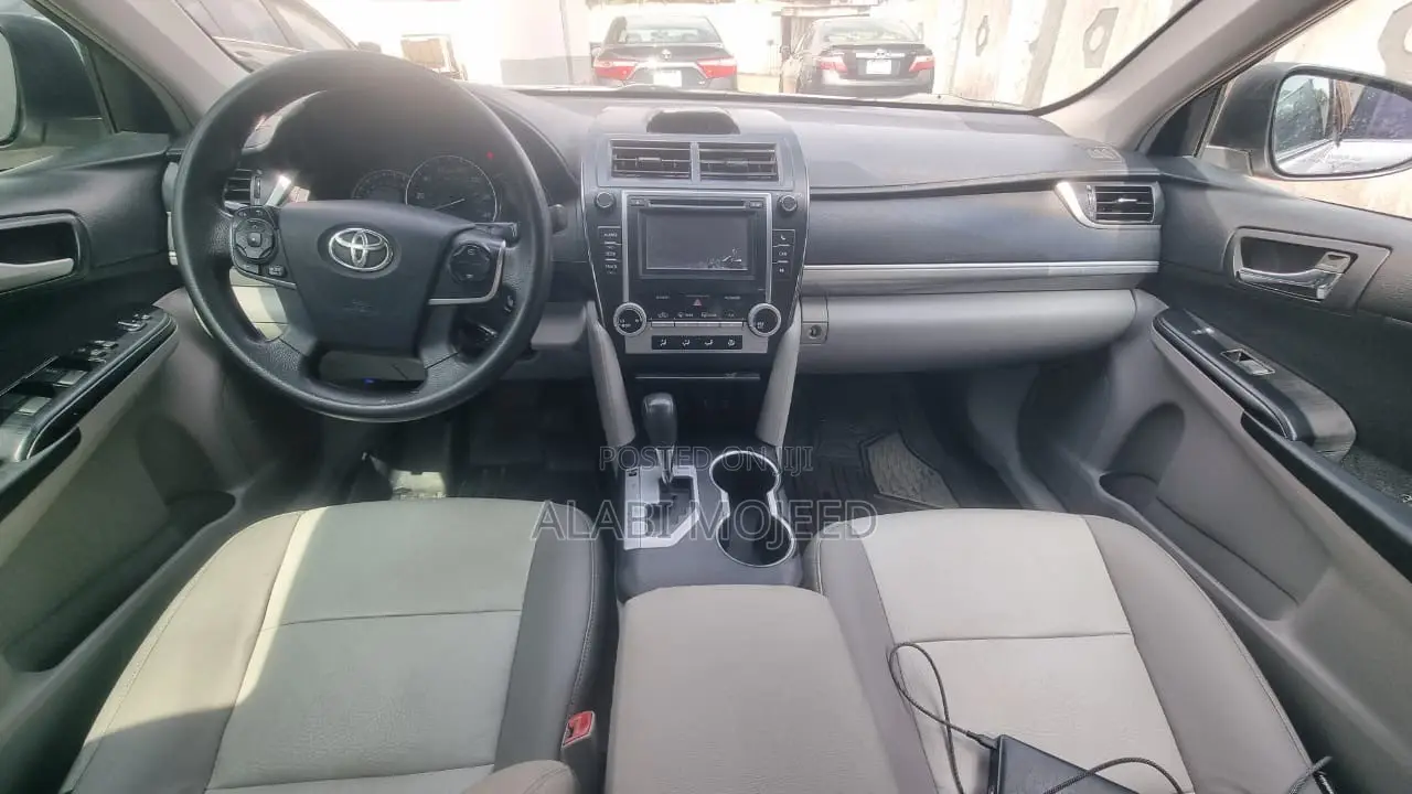 Toyota Camry LE 4dr Sedan (2.5L 4cyl 6A) 2014 Silver
