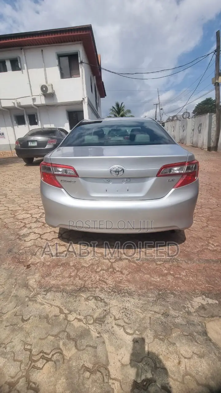 Toyota Camry LE 4dr Sedan (2.5L 4cyl 6A) 2014 Silver