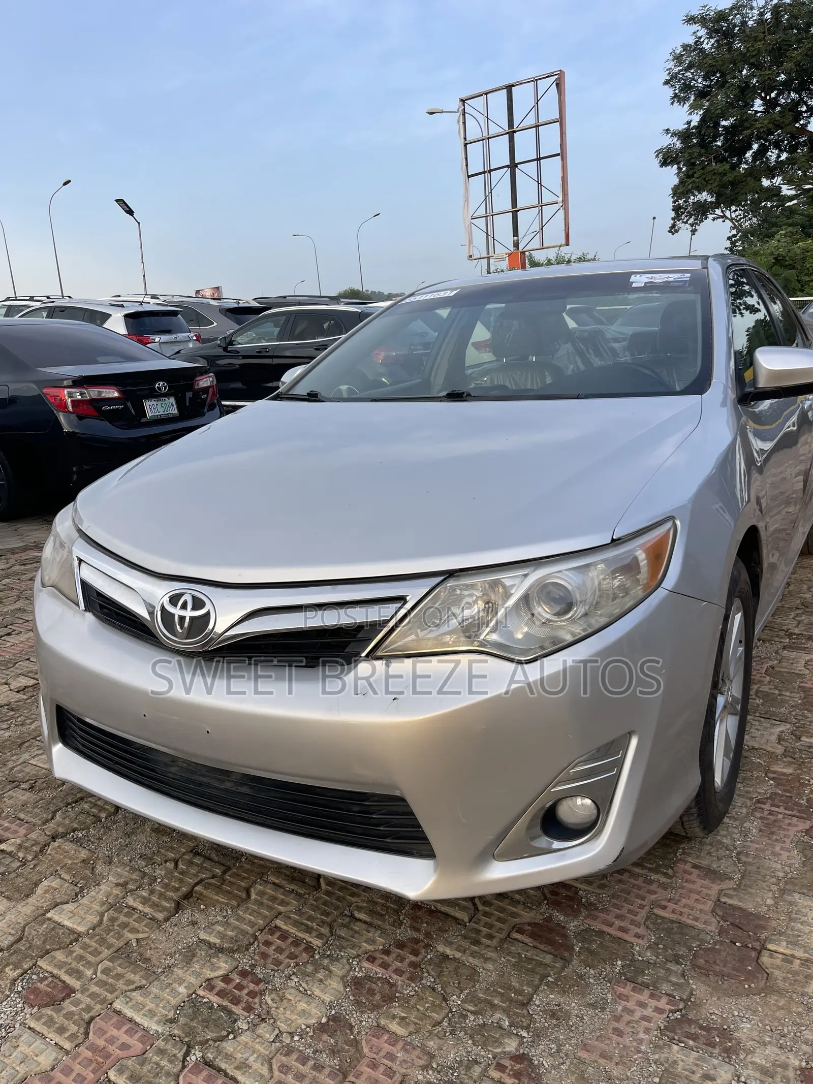Toyota Camry XLE V6 4dr Sedan (3.5L 6cyl 6A) 2013 Silver