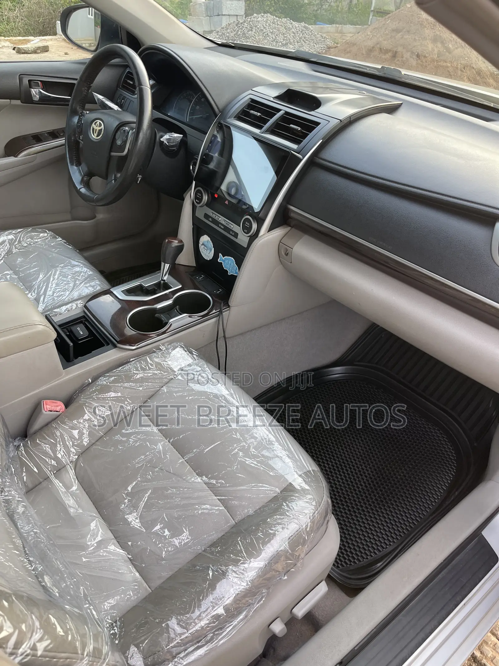 Toyota Camry XLE V6 4dr Sedan (3.5L 6cyl 6A) 2013 Silver