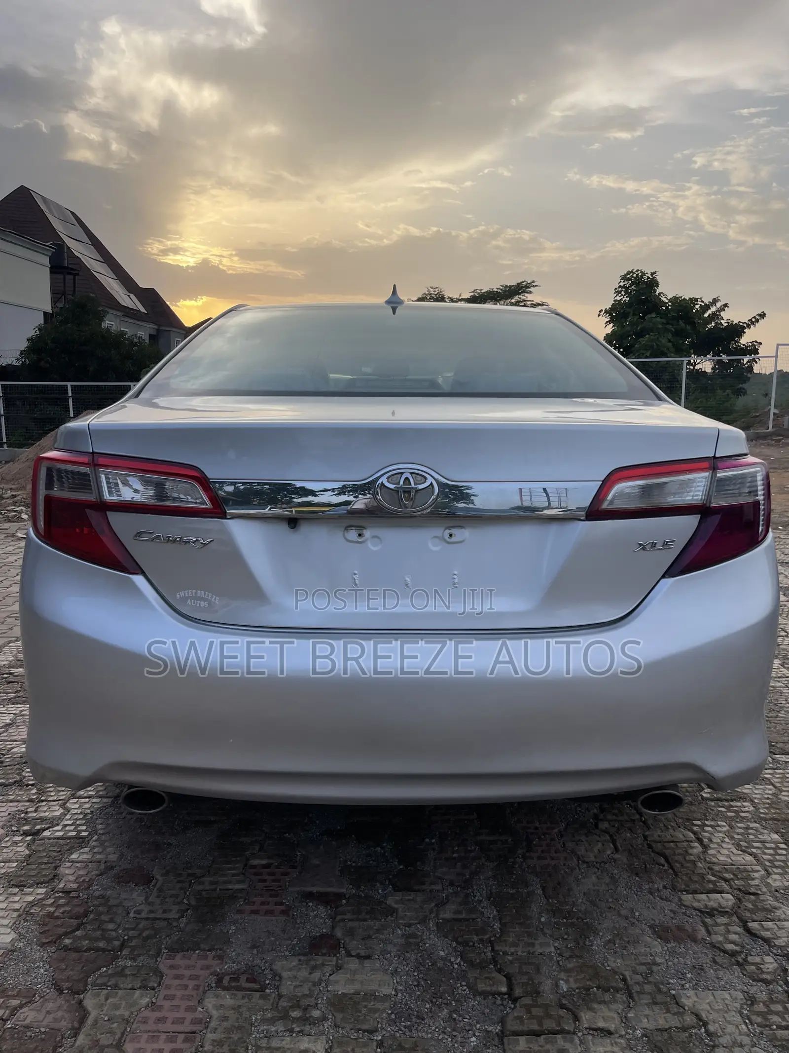 Toyota Camry XLE V6 4dr Sedan (3.5L 6cyl 6A) 2013 Silver