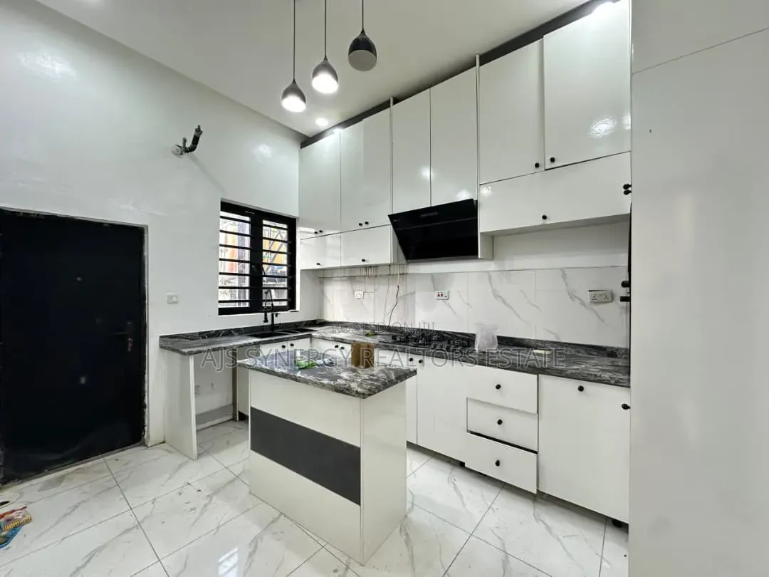 4bdrm Duplex in Lekki Expressway for rent