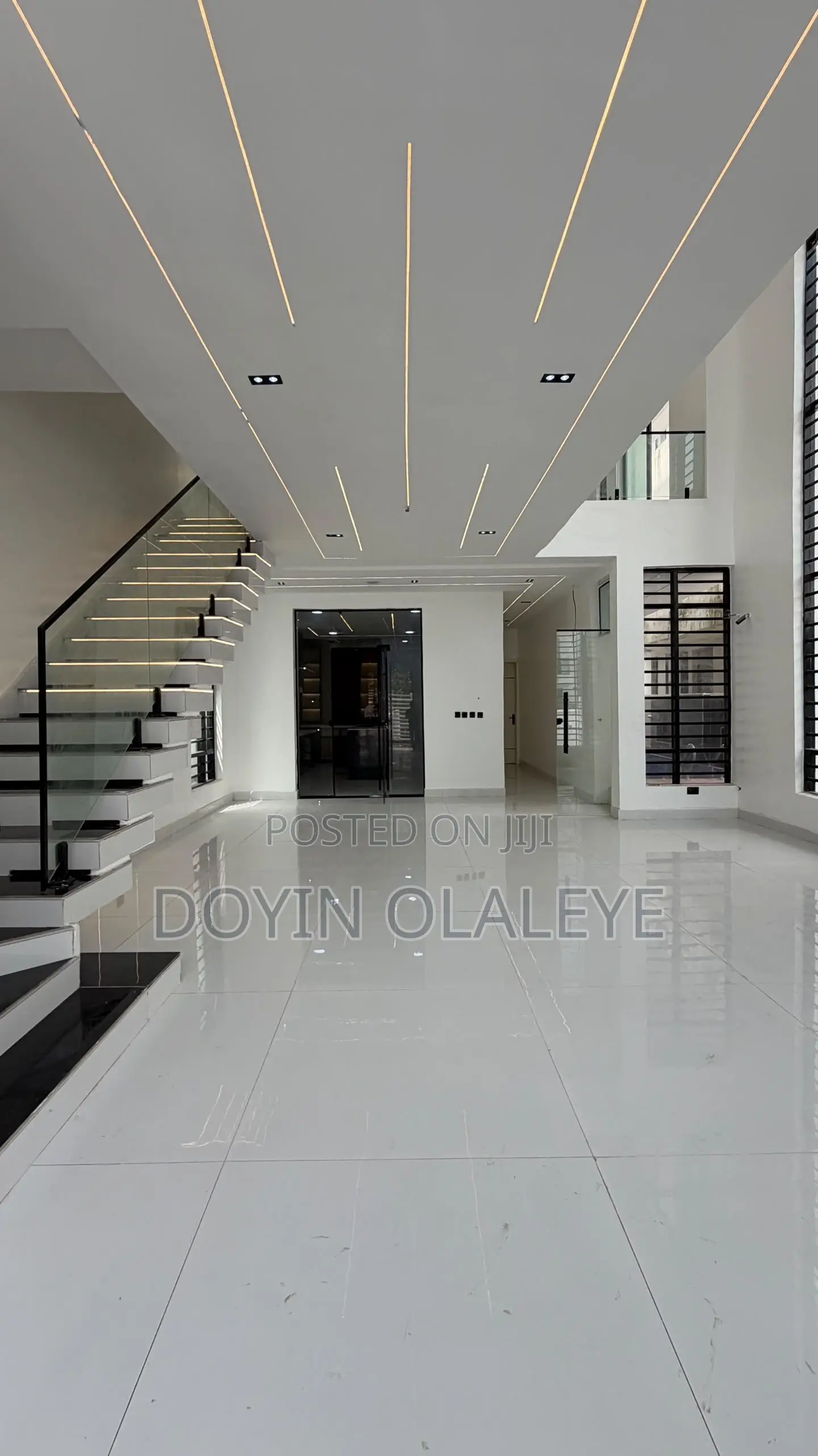 5bdrm Duplex in Chevron for sale