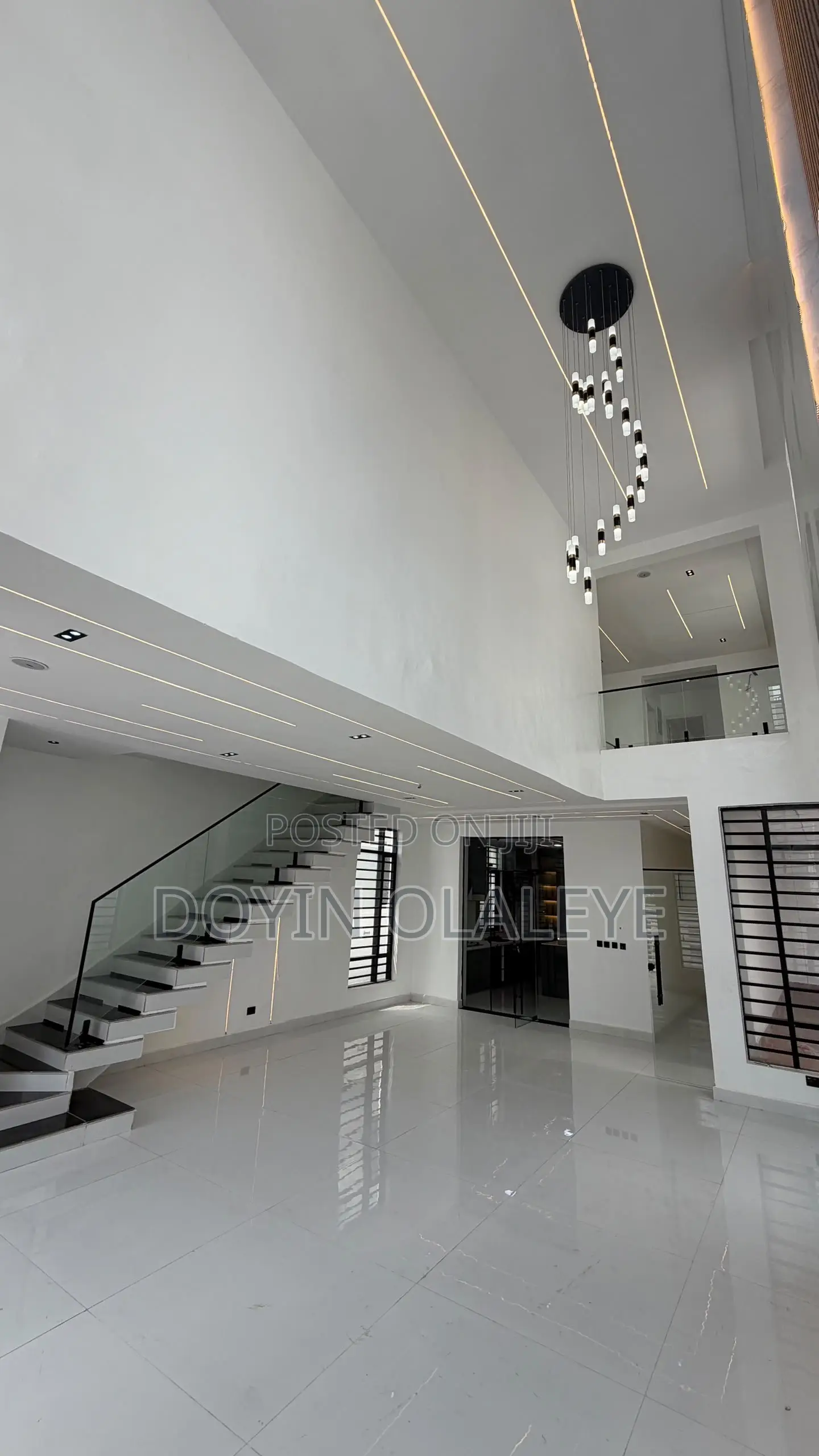 5bdrm Duplex in Chevron for sale