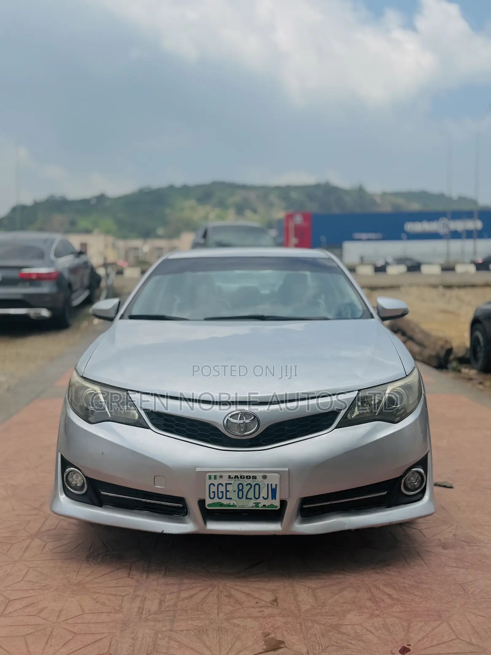 Toyota Camry SE Sport 4dr Sedan w/Prod. End 11/13 (2.5L 4cyl 6A) 2014
