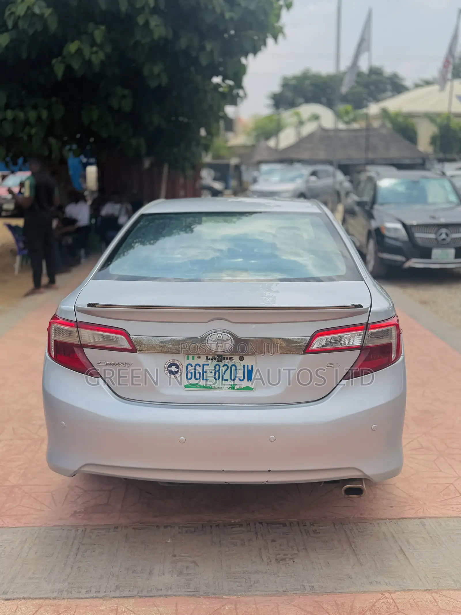 Toyota Camry SE Sport 4dr Sedan w/Prod. End 11/13 (2.5L 4cyl 6A) 2014