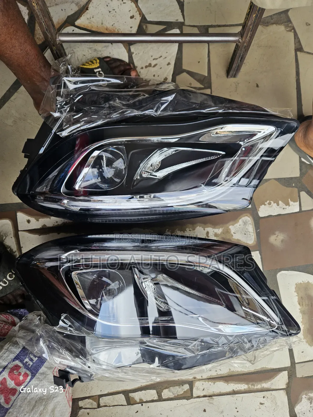 Upgrade From Non Charge to Single Charger Gla 250 Headlights