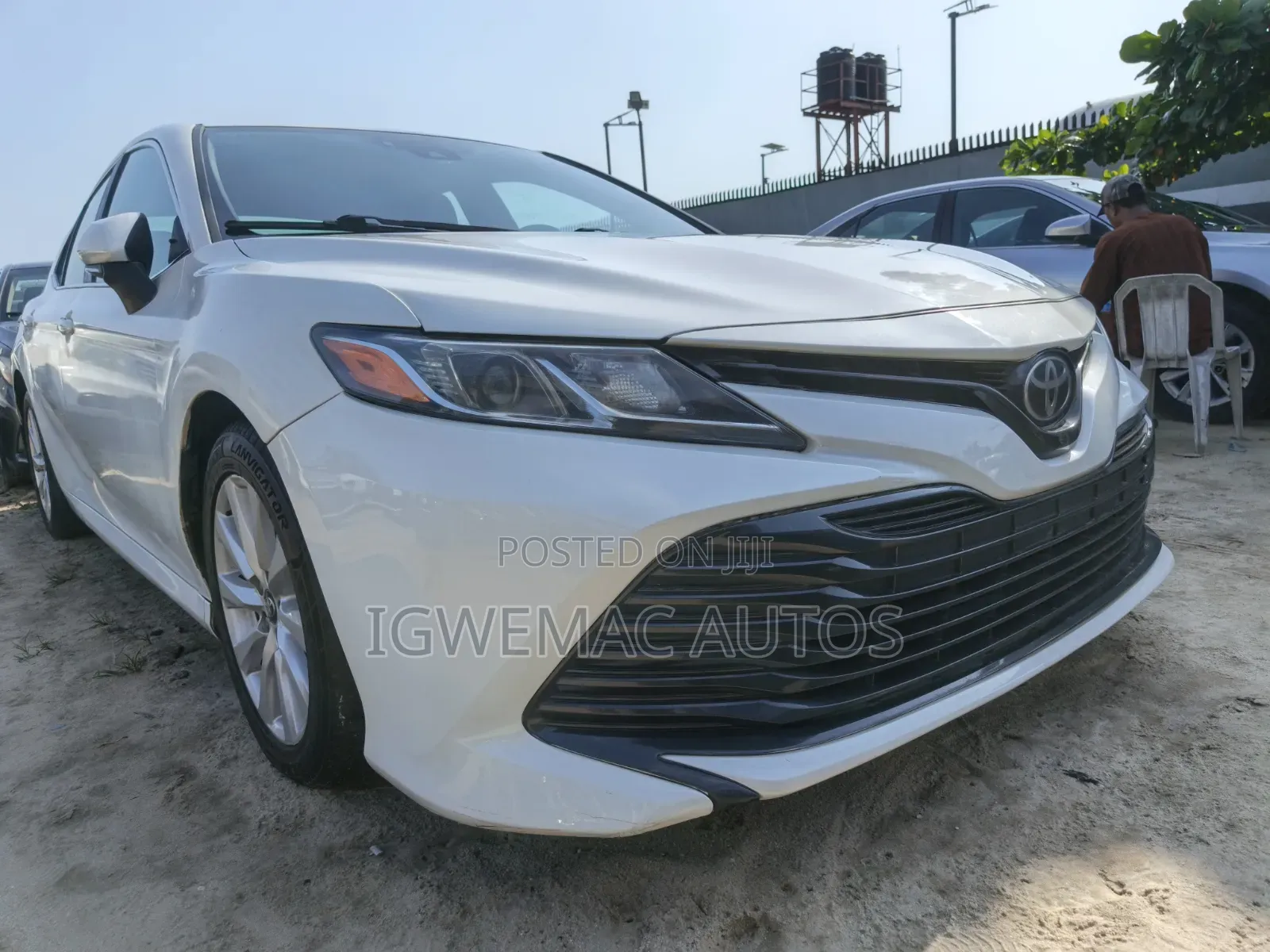 Toyota Camry LE FWD (2.5L 4cyl 8AM) 2018 White