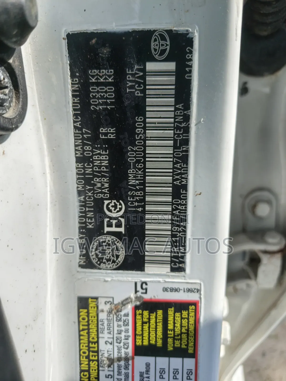 Toyota Camry LE FWD (2.5L 4cyl 8AM) 2018 White