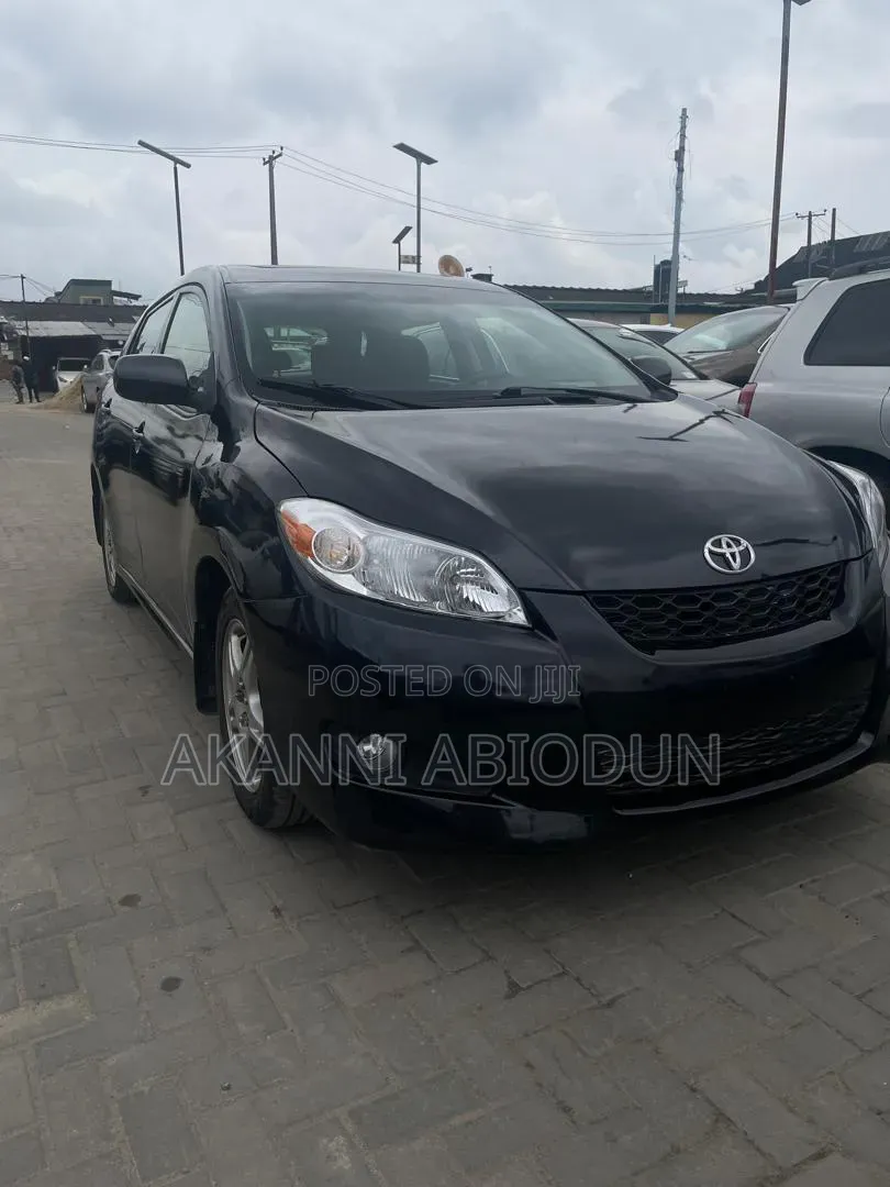 Toyota Matrix L Hatchback FWD (1.8L 4cyl) 2014 Black