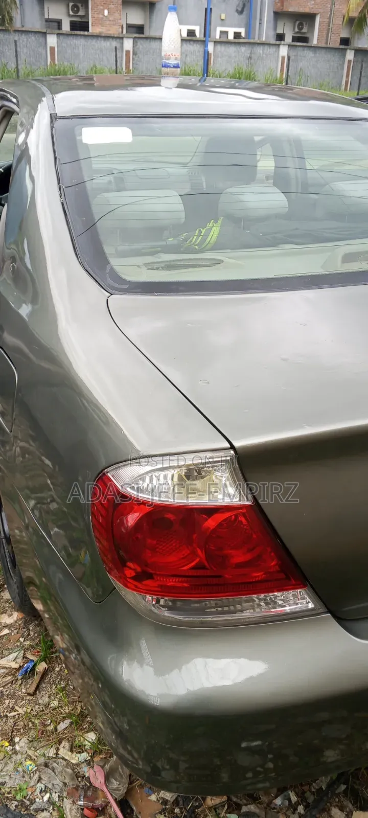 Toyota Camry 2005 Gray