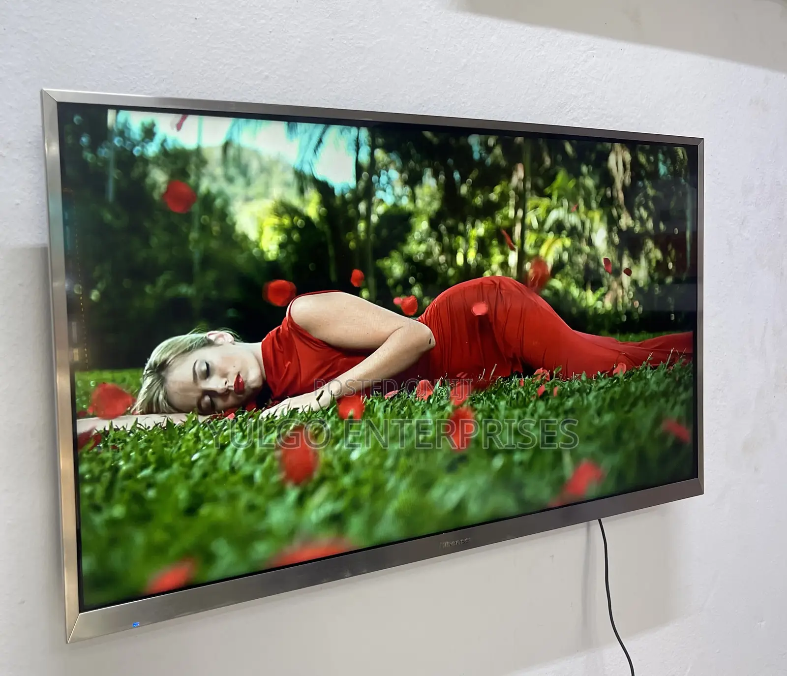 Hisense 32 Inch LED TV With Remote Control
