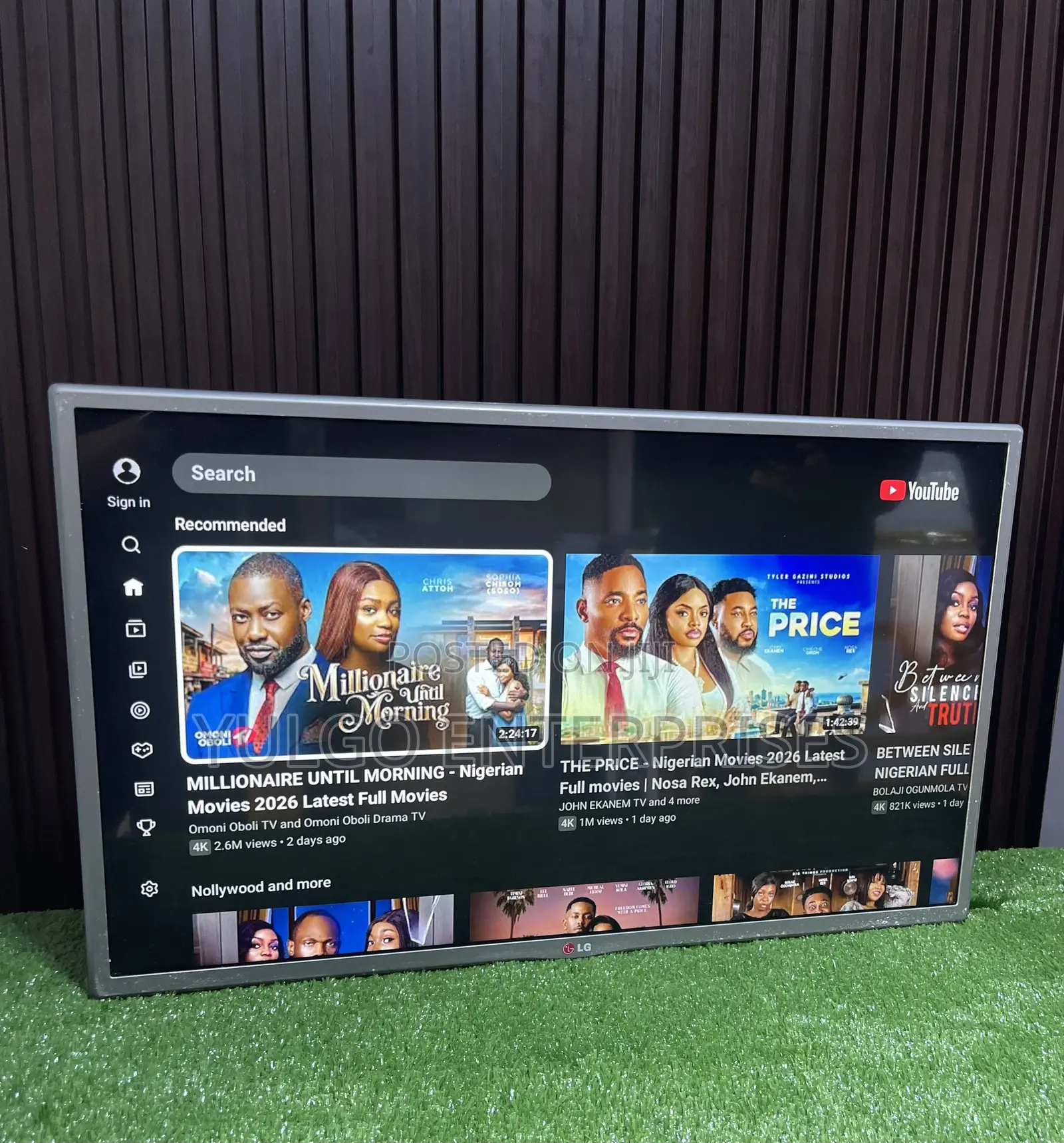 LG 32 Inch LED YouTube TV With Hanger