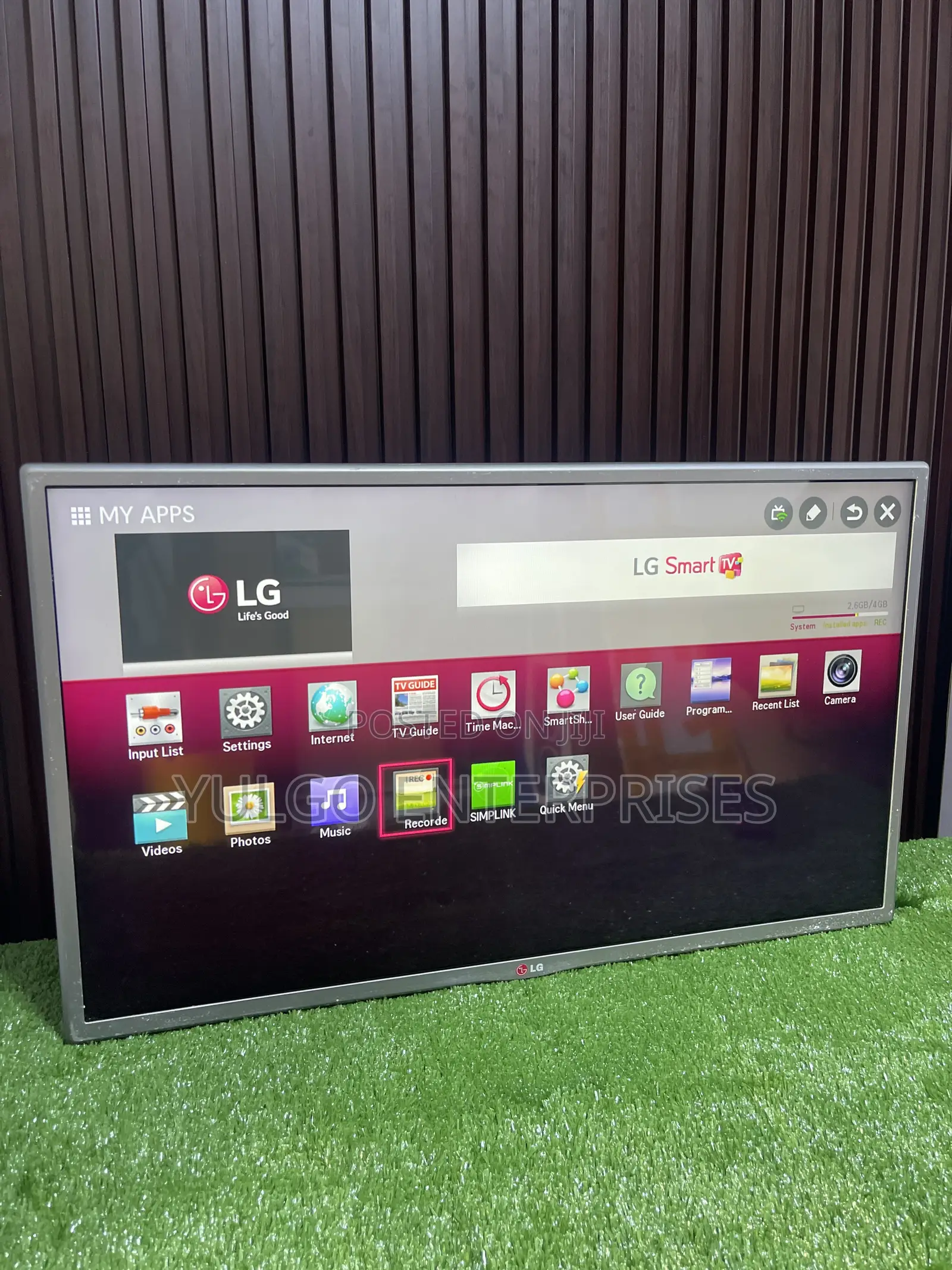 LG 32 Inch LED YouTube TV With Hanger