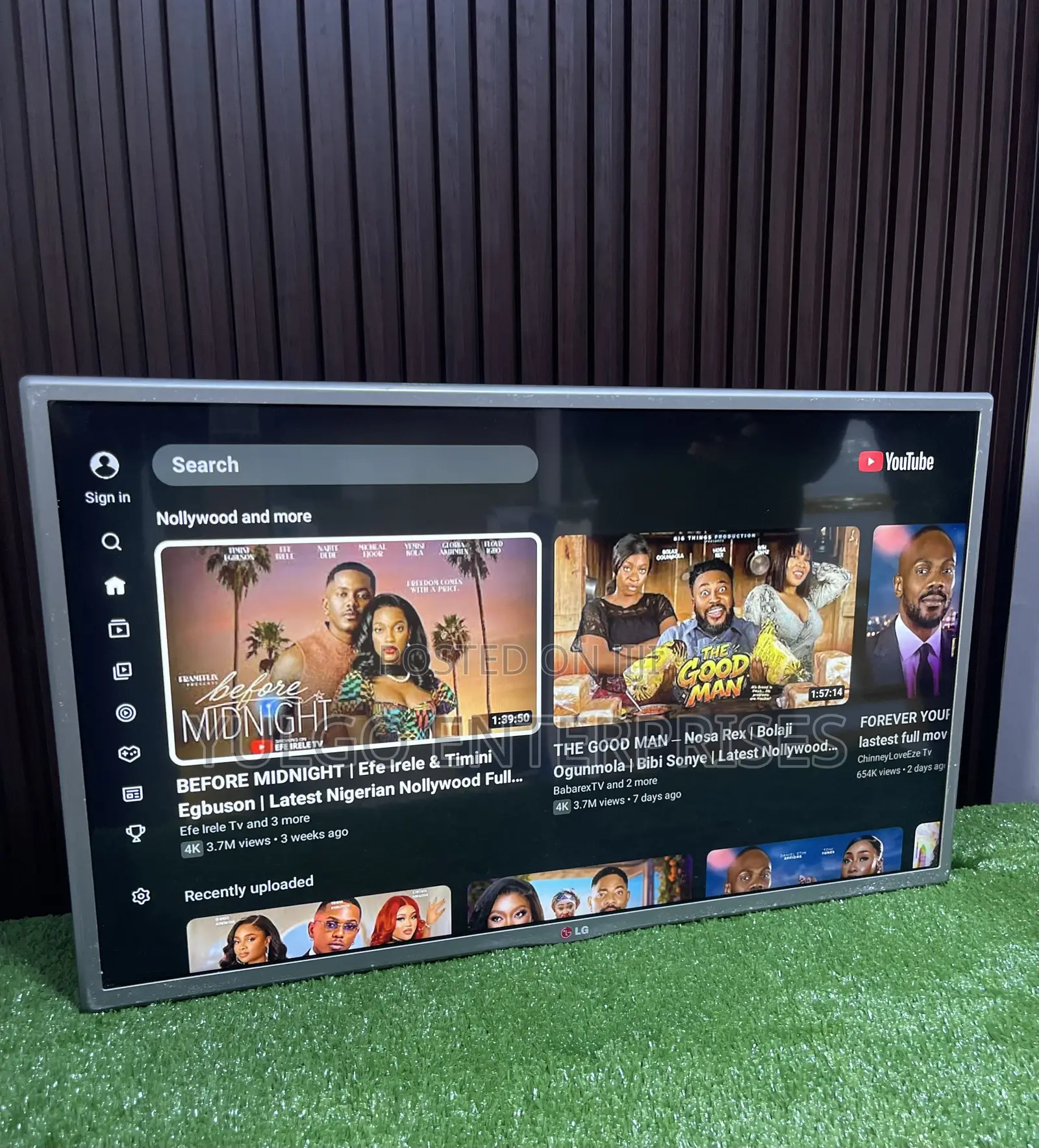 LG 32 Inch LED YouTube TV With Hanger