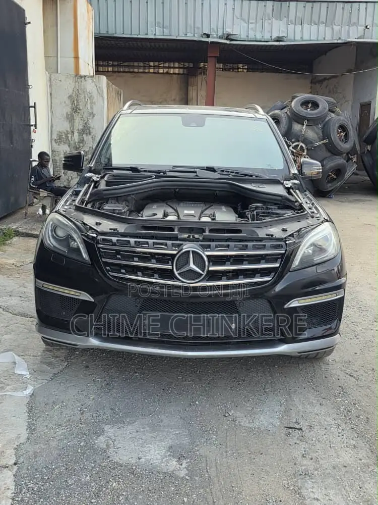 Mercedes-Benz M Class ML63 AMG 4dr SUV AWD (5.5L 8cyl Turbo 7A) 2015