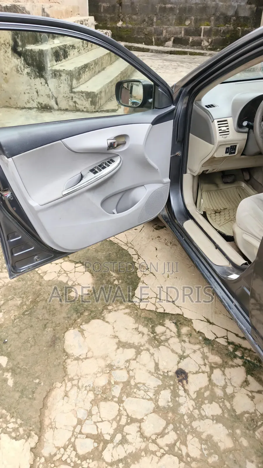 Toyota Corolla Base 4dr Sedan (1.8L 4cyl 5M) 2010 Gray