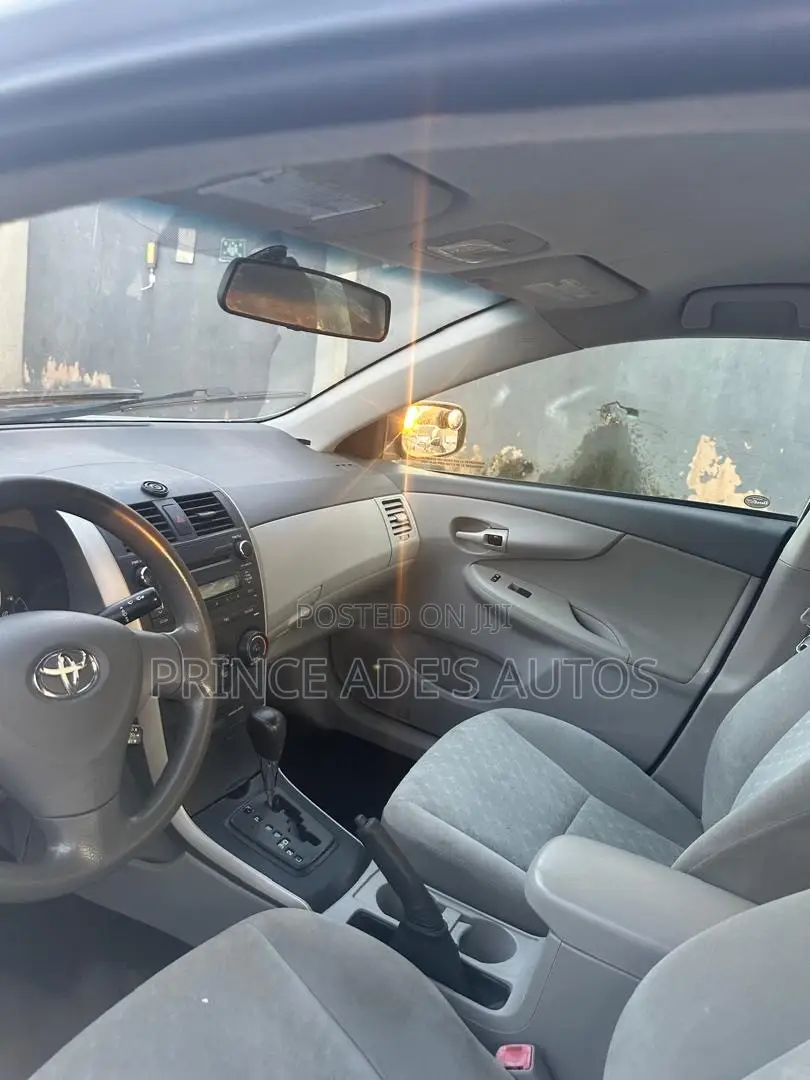Toyota Corolla 2010 Silver