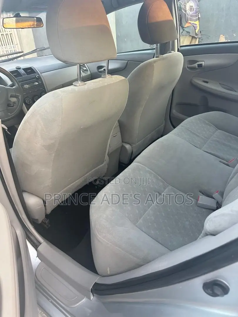 Toyota Corolla 2010 Silver