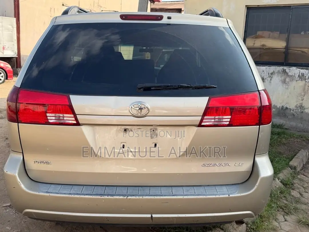 Toyota Sienna 2005 Gold