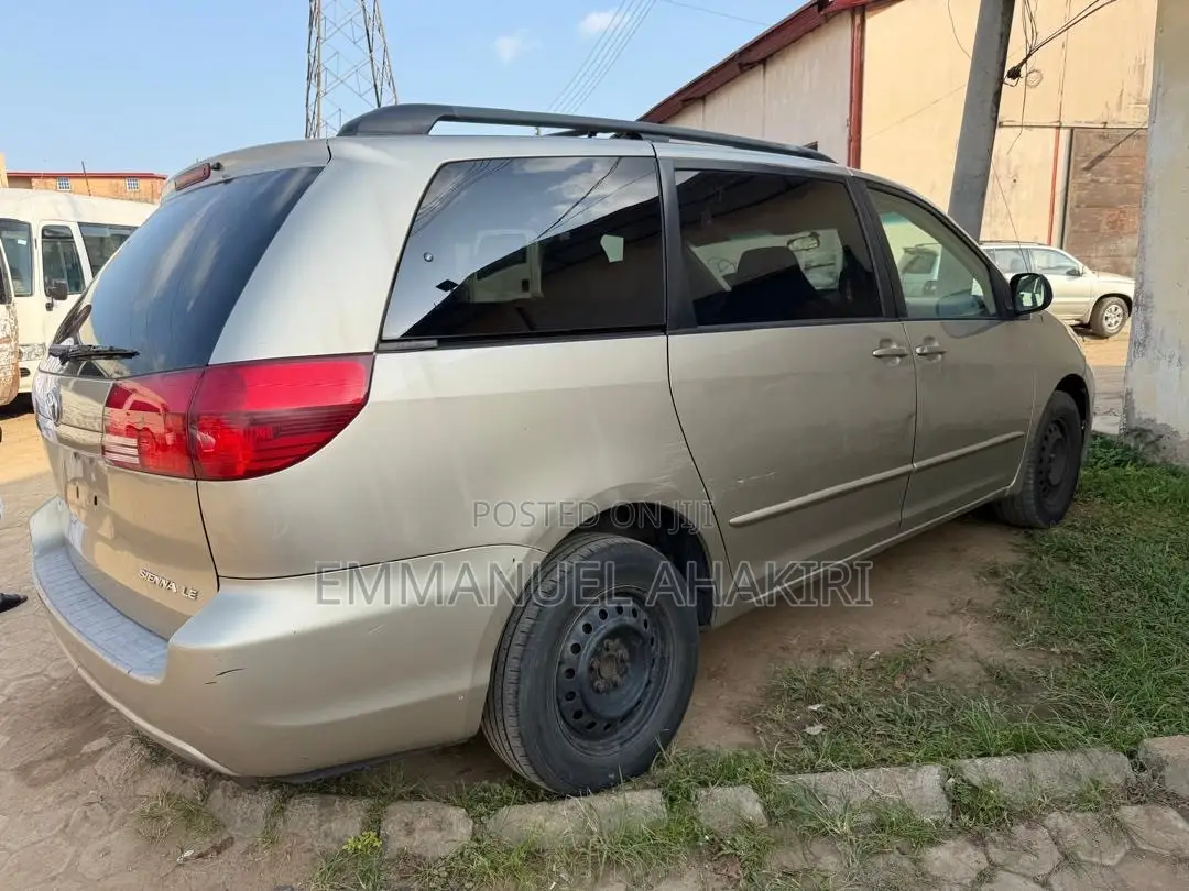 Toyota Sienna 2005 Gold