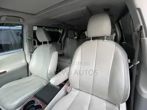 Toyota Sienna LE AWD 7-Passenger 2013 Black