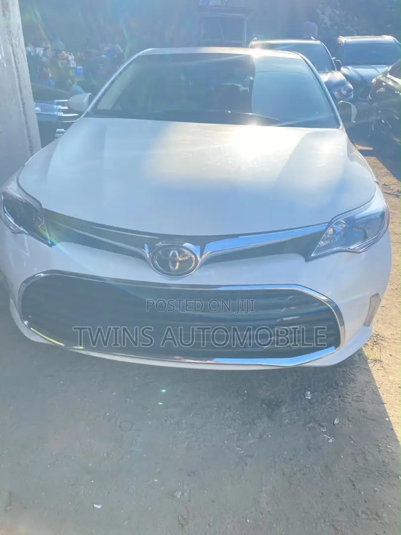 Toyota Avalon XLE Touring 4dr Sedan (3.5L 6cyl 6A) 2015 White