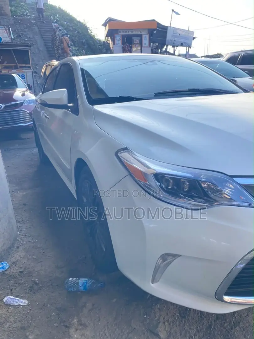 Toyota Avalon XLE Touring 4dr Sedan (3.5L 6cyl 6A) 2015 White
