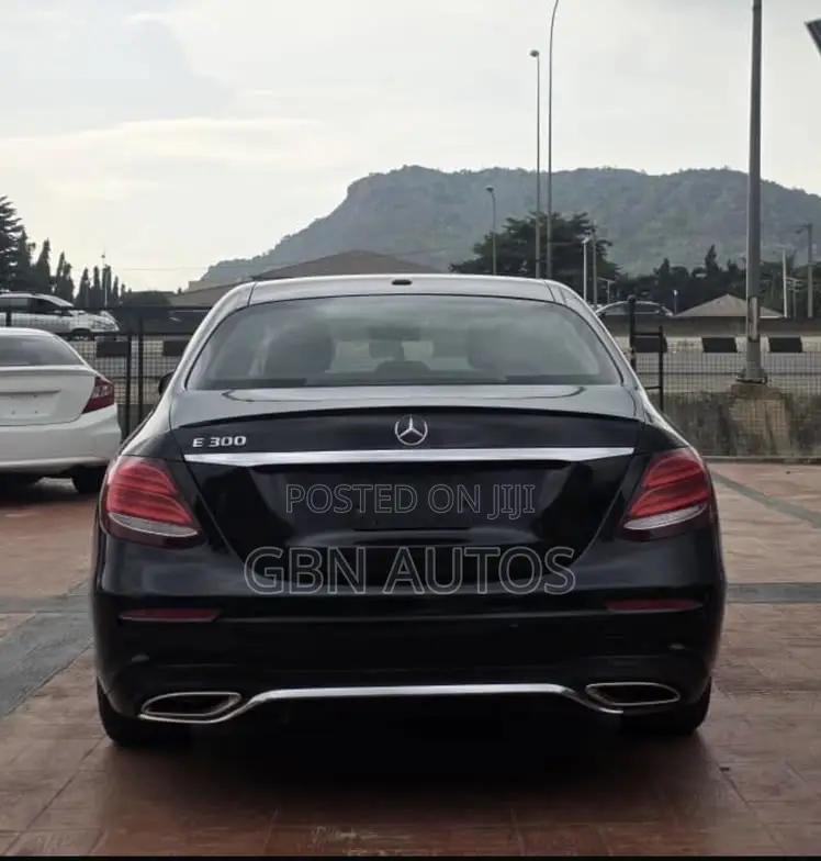 Mercedes-Benz E300 2016 Black