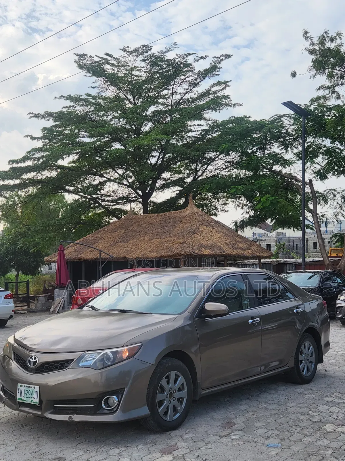 Toyota Camry LE 4dr Sedan (2.5L 4cyl 6A) 2014 Gold