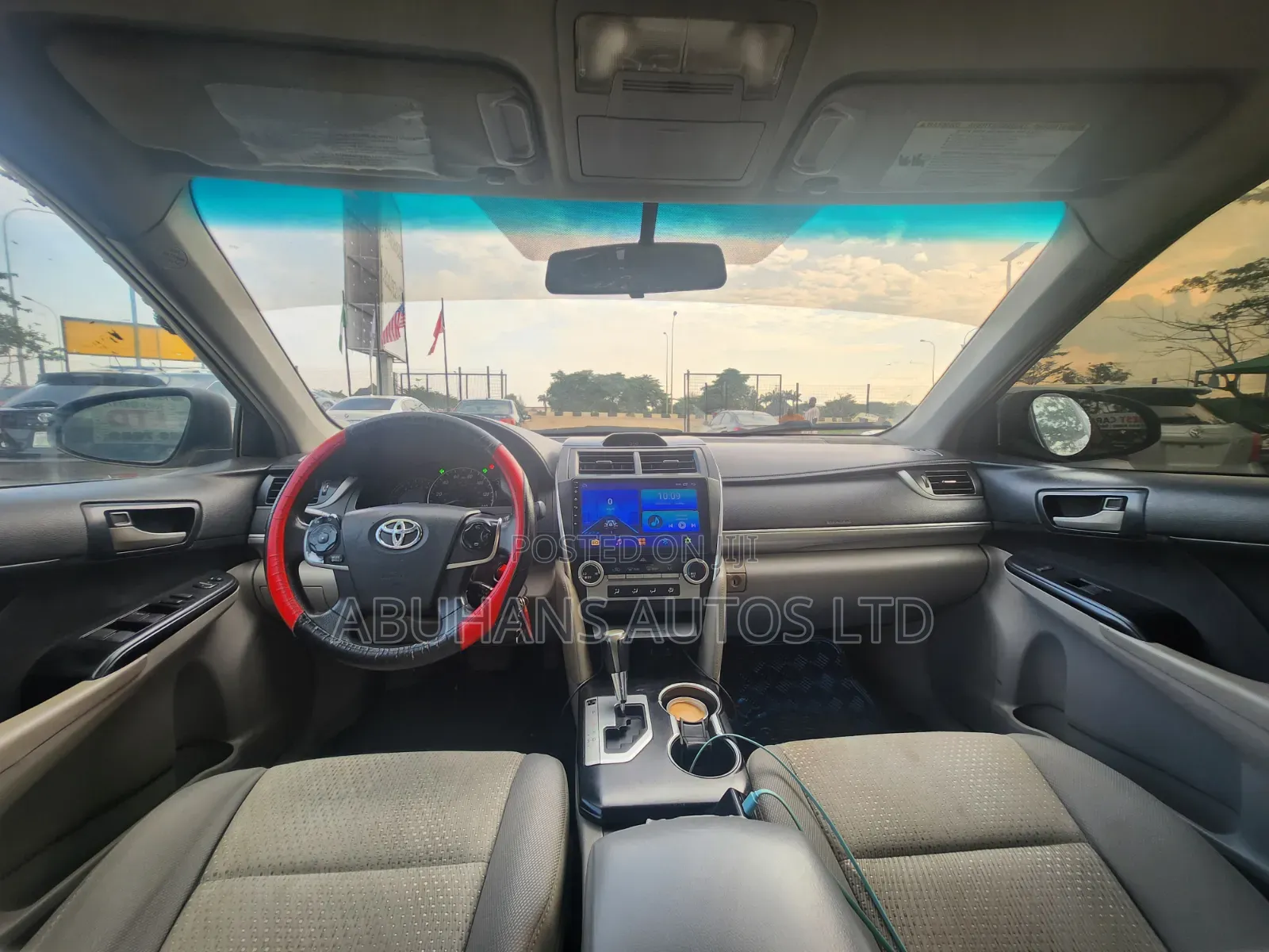 Toyota Camry LE 4dr Sedan (2.5L 4cyl 6A) 2014 Gold